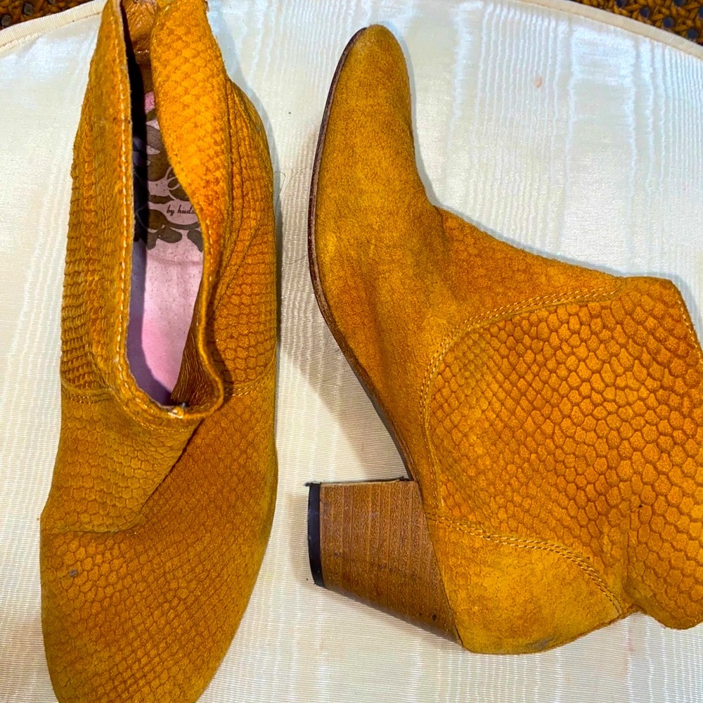 Orange brown boots. Still have a lot of life